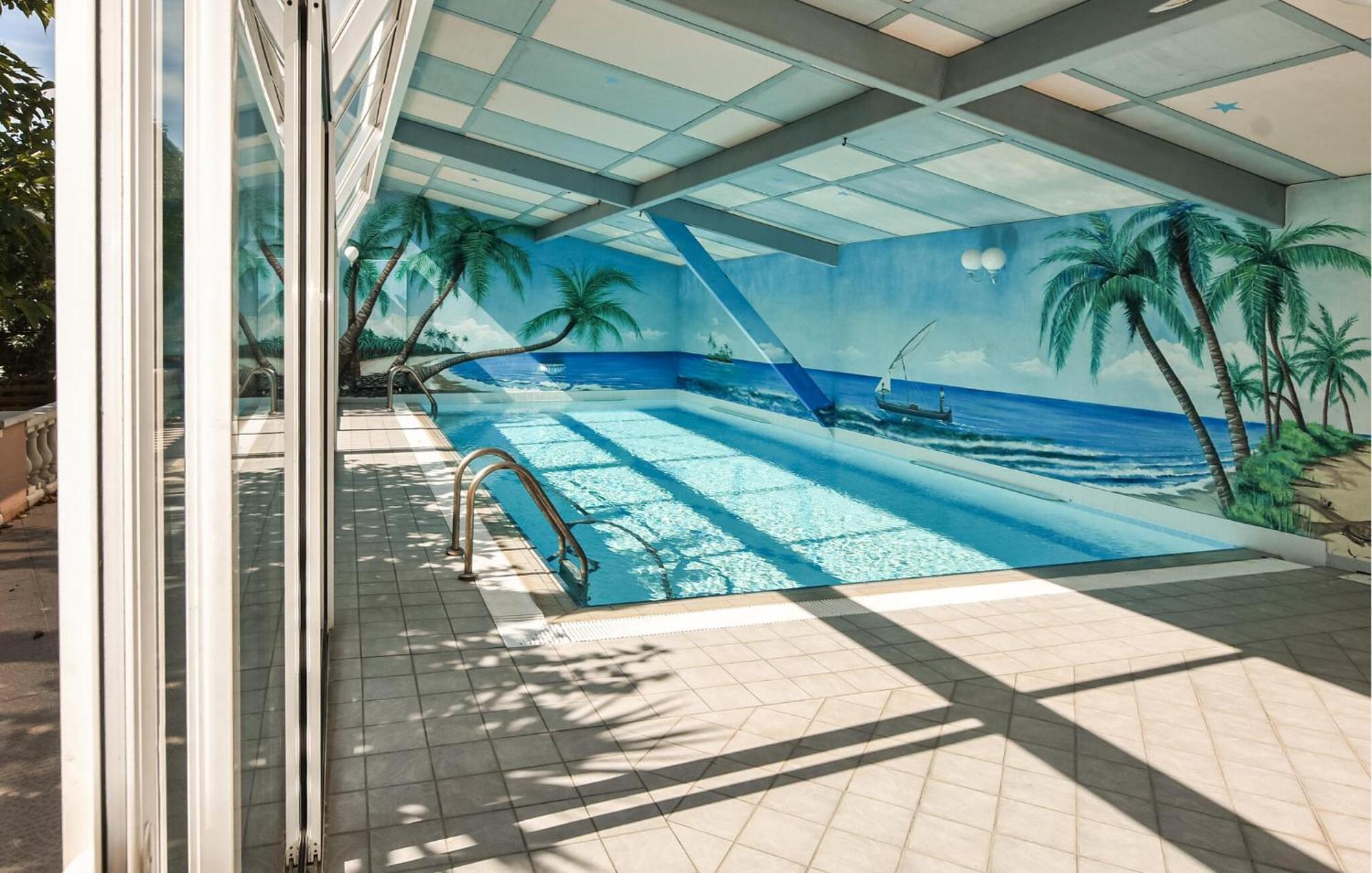 Gorgeous In Orange With Indoor Swimming Pool *