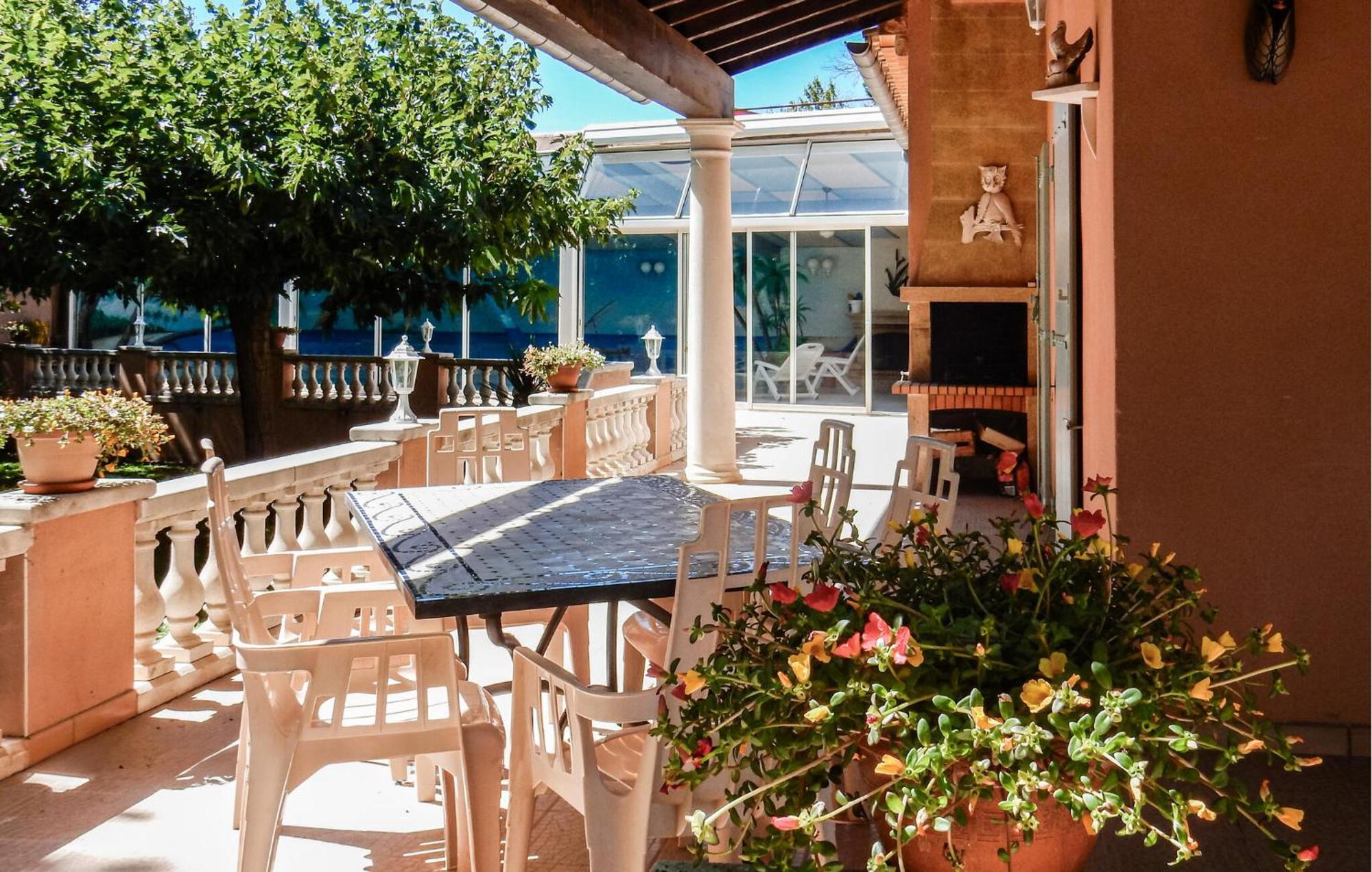 Gorgeous In Orange With Indoor Swimming Pool *